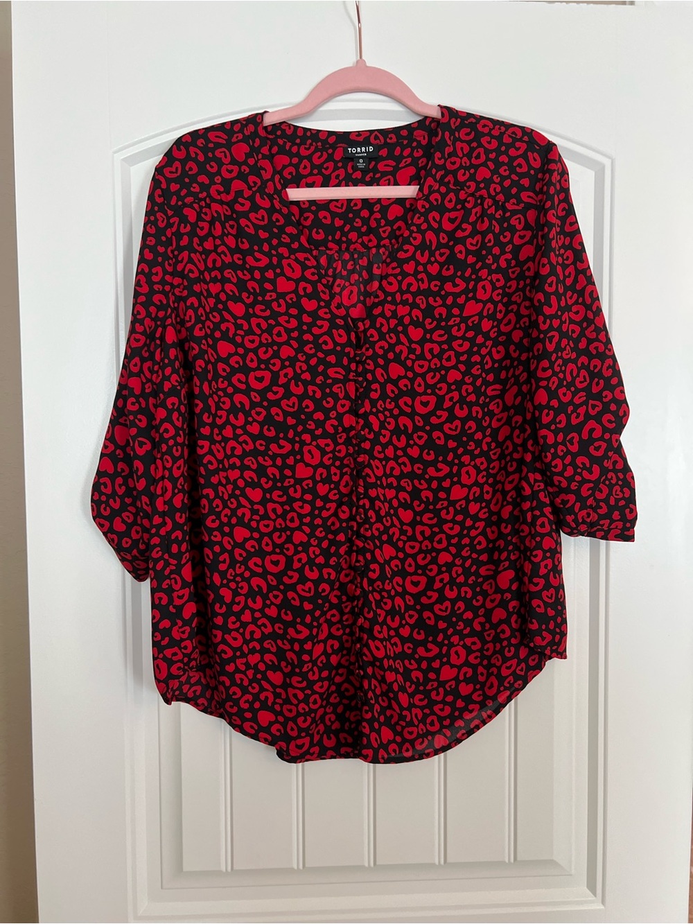 Torrid Women’s Plus Black Red Leopard Animal Print V-Neck 3/4 Button Blouse 0